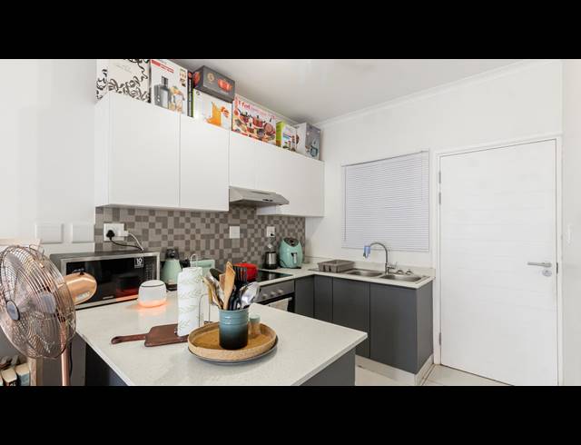 2 BEDROOM APARTMENT FOR SALE IN UMHLANGA RIDGE